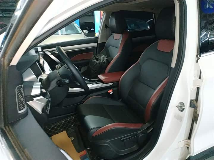 Фото 15 - Geely Coolray