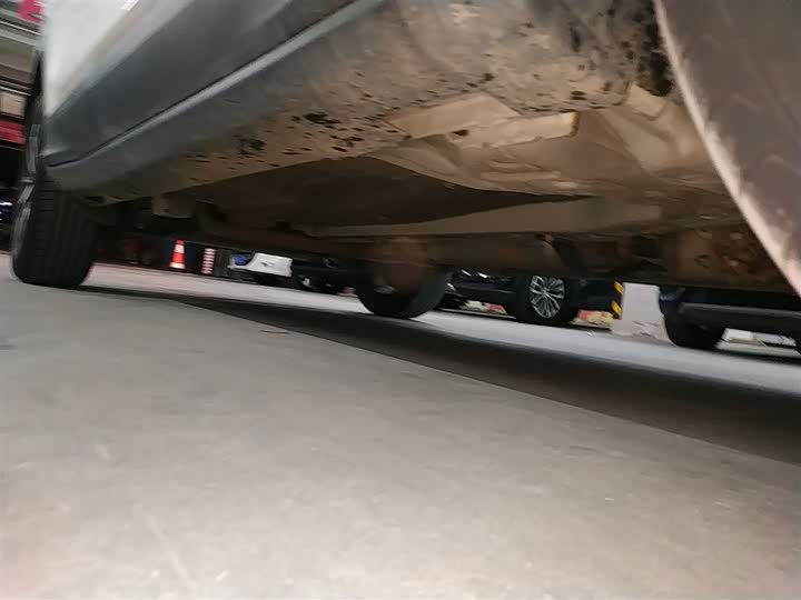 Фото 21 - Geely Coolray