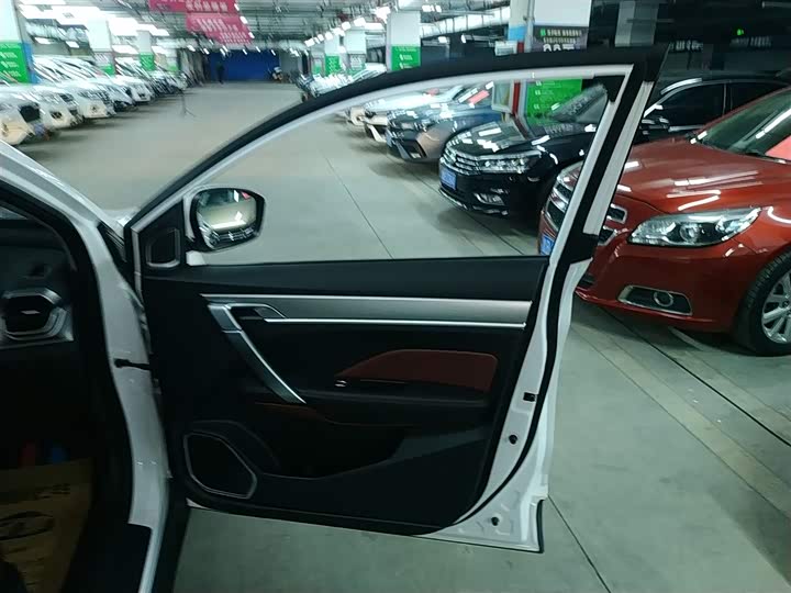 Фото 26 - Geely Coolray