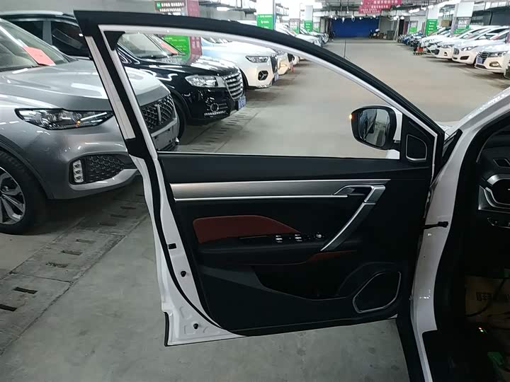 Фото 28 - Geely Coolray