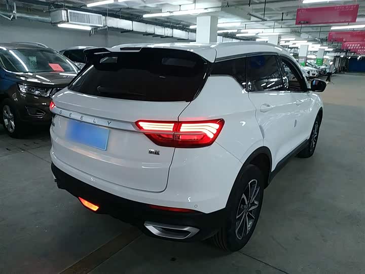 Фото 7 - Geely Coolray