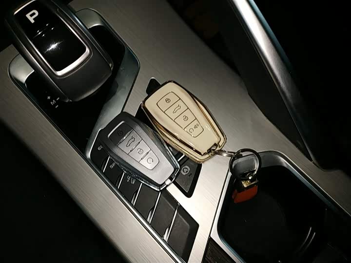 Фото 9 - Geely Coolray