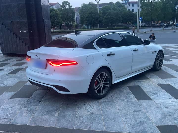 Фото 10 - Jaguar XE L