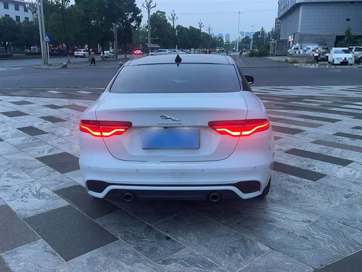 Фото 12 - Jaguar XE L