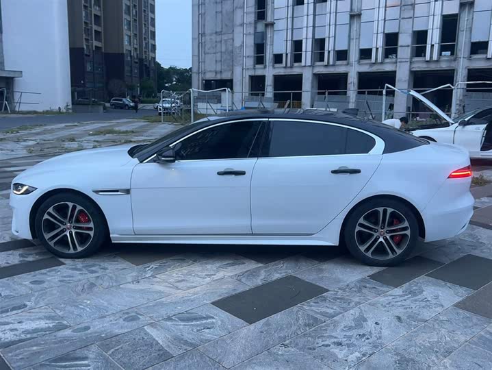 Фото 13 - Jaguar XE L