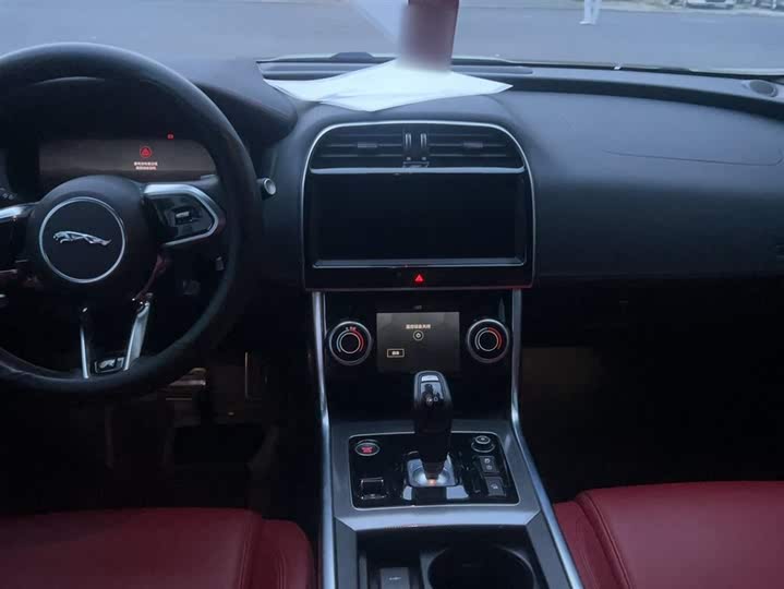 Фото 19 - Jaguar XE L