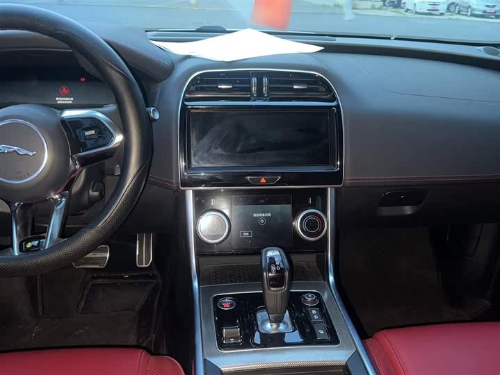 Фото 6 - Jaguar XE L