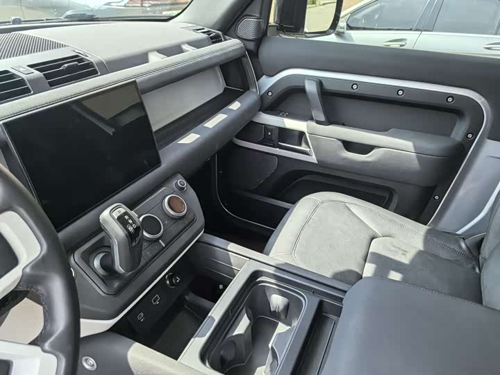 Фото 6 - Land Rover Defender