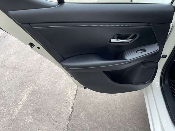 Фото 17 - Nissan Sylphy