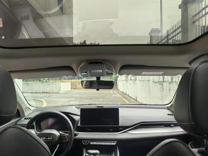 Фото 8 - Geely Preface