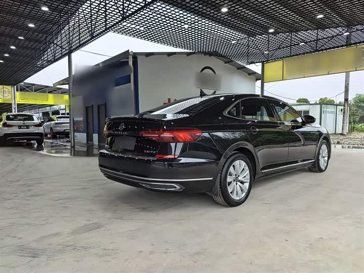 Фото 11 - Volkswagen Passat