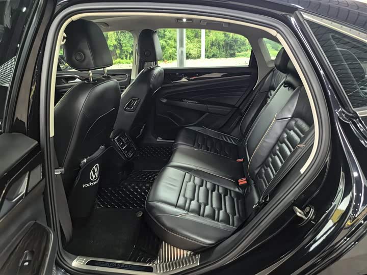 Фото 14 - Volkswagen Passat