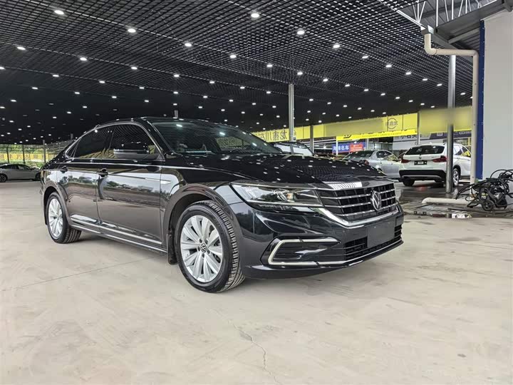 Фото 8 - Volkswagen Passat