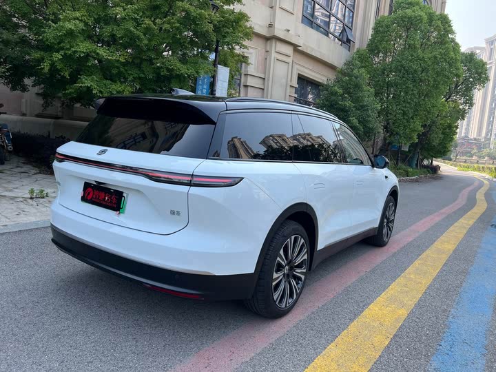 Фото 10 - Nio ES8