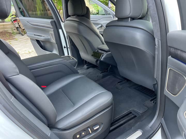 Фото 7 - Nio ES8