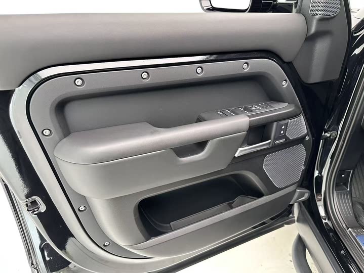 Фото 8 - Land Rover Defender