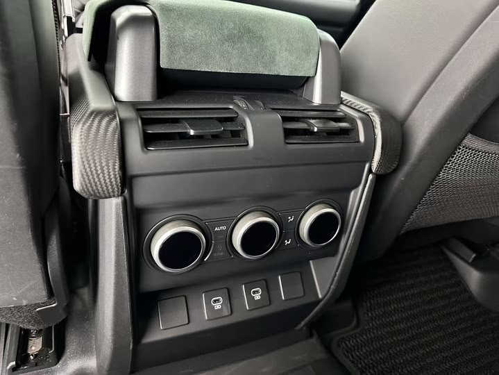 Фото 9 - Land Rover Defender