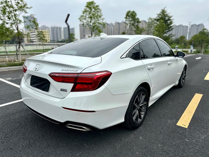 Фото 5 - Honda Inspire