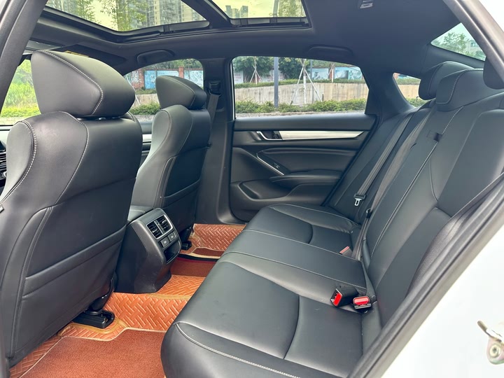 Фото 7 - Honda Inspire