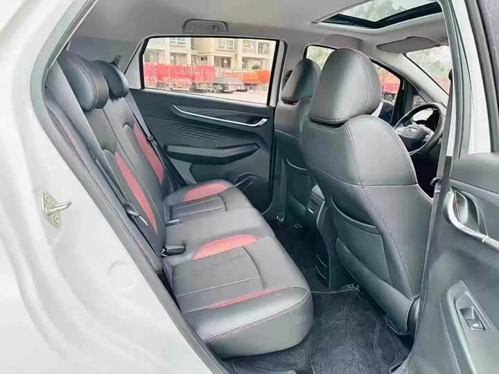 Фото 5 - Geely Vision X3
