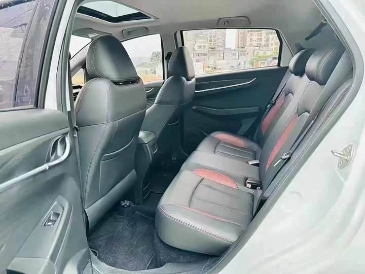 Фото 8 - Geely Vision X3