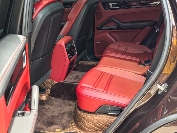 Фото 24 - Porsche Cayenne