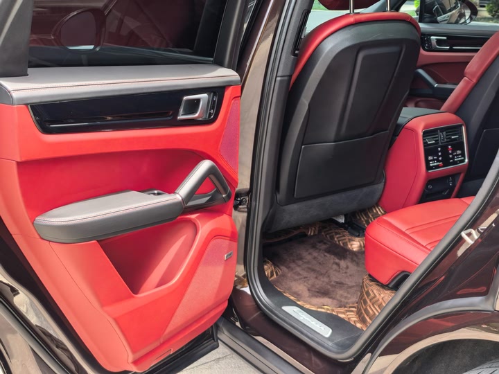 Фото 25 - Porsche Cayenne