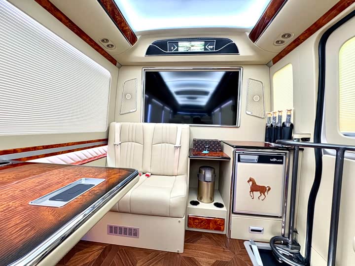 Фото 12 - Hongqi Guoyue