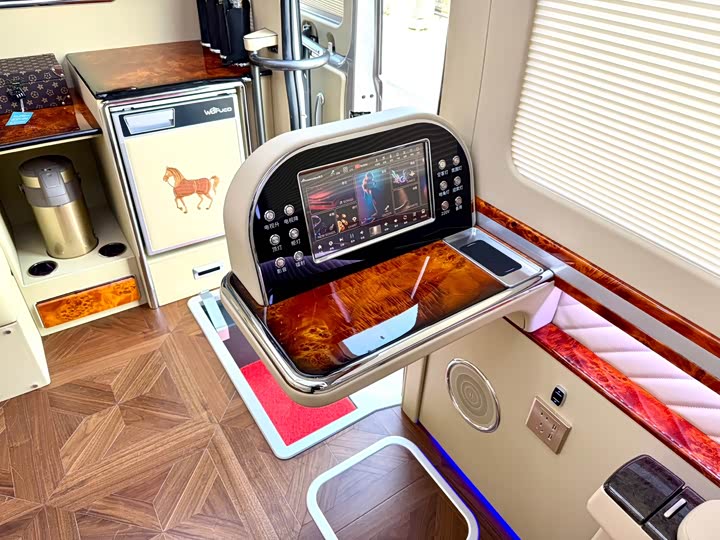 Фото 6 - Hongqi Guoyue