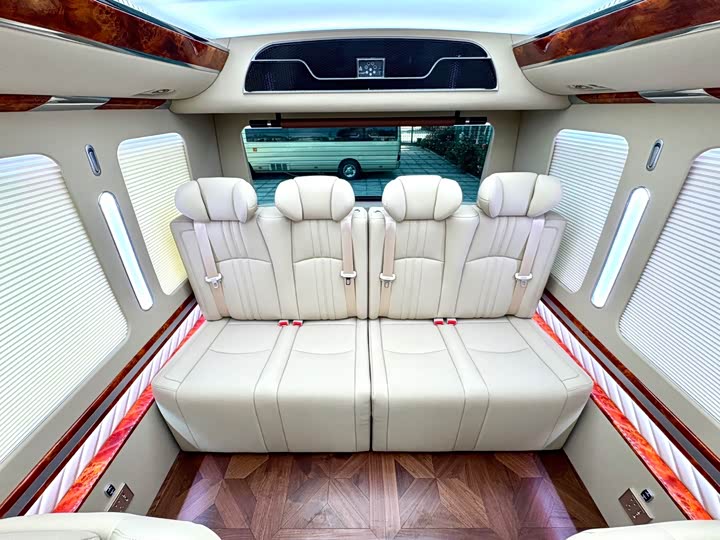 Фото 9 - Hongqi Guoyue