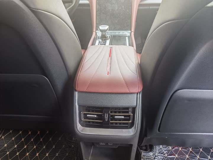 Фото 12 - Hongqi H5