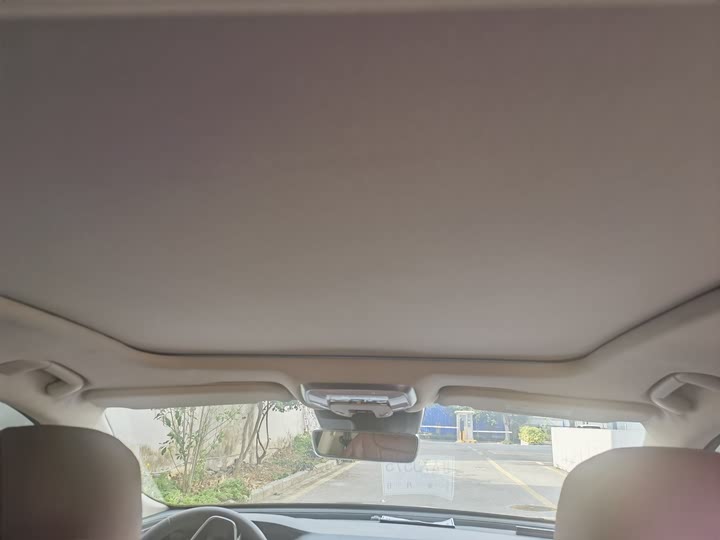 Фото 13 - Hongqi H5