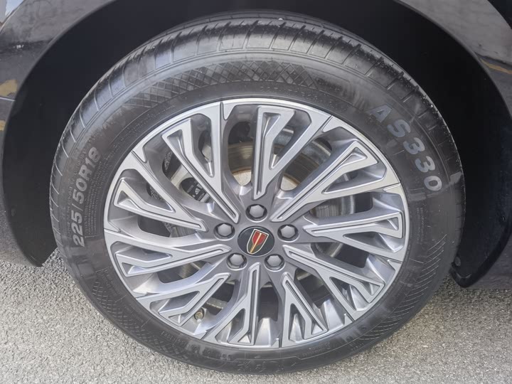 Фото 14 - Hongqi H5