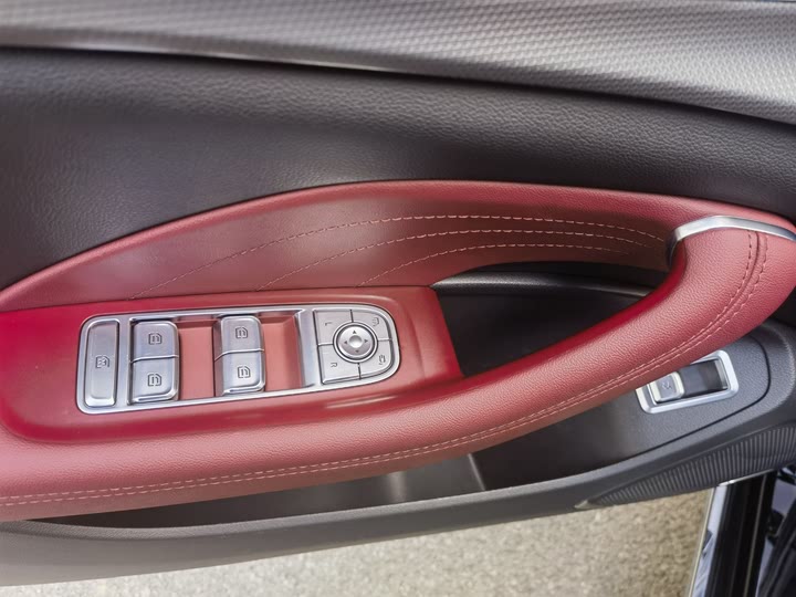 Фото 8 - Hongqi H5