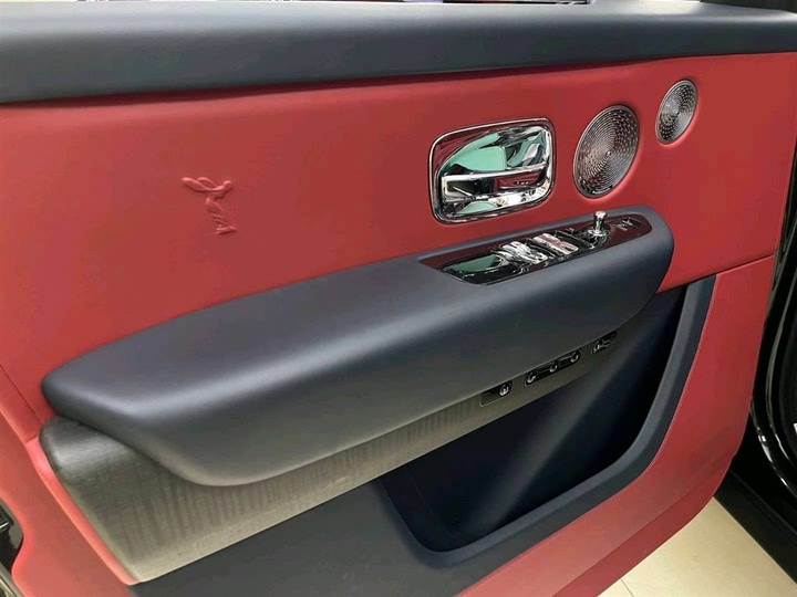 Фото 11 - Rolls-Royce Cullinan