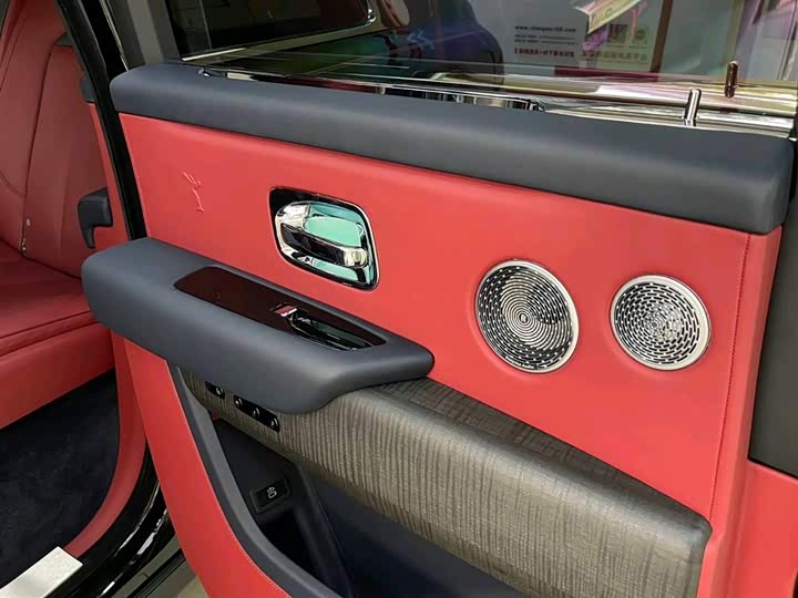 Фото 17 - Rolls-Royce Cullinan