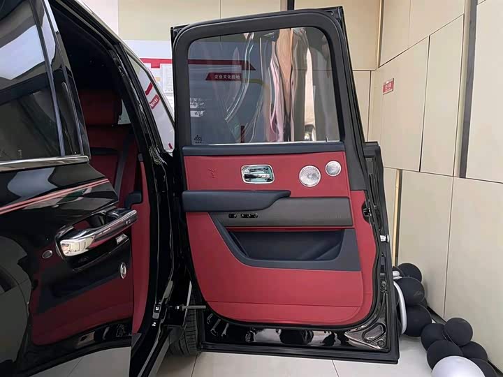 Фото 18 - Rolls-Royce Cullinan