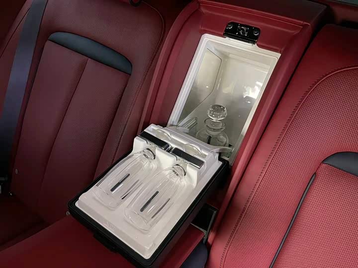 Фото 19 - Rolls-Royce Cullinan