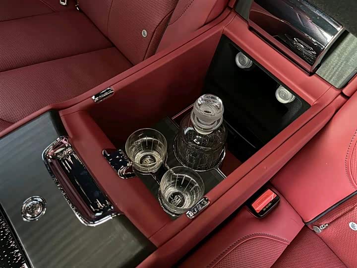 Фото 20 - Rolls-Royce Cullinan