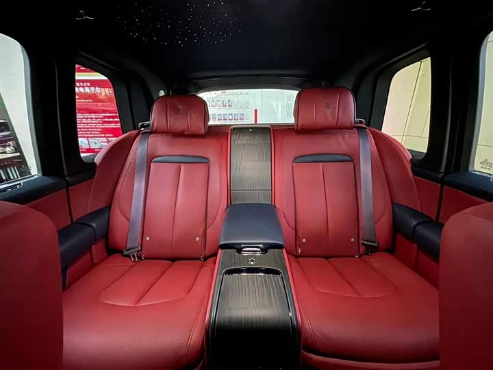 Фото 22 - Rolls-Royce Cullinan