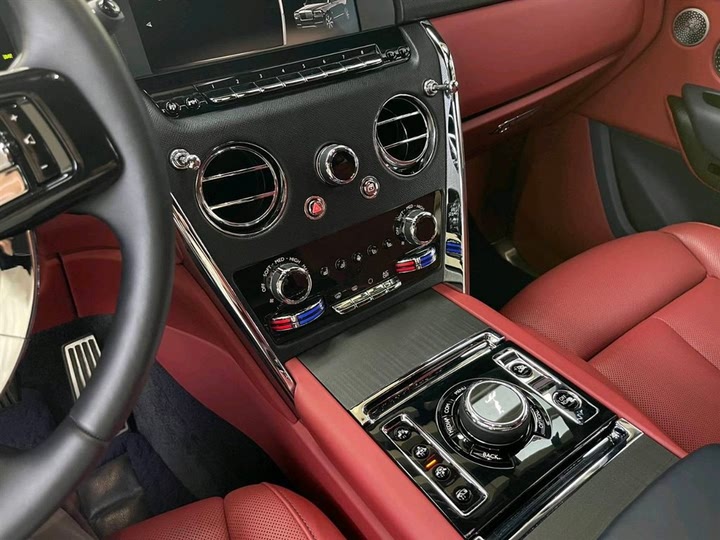 Фото 23 - Rolls-Royce Cullinan