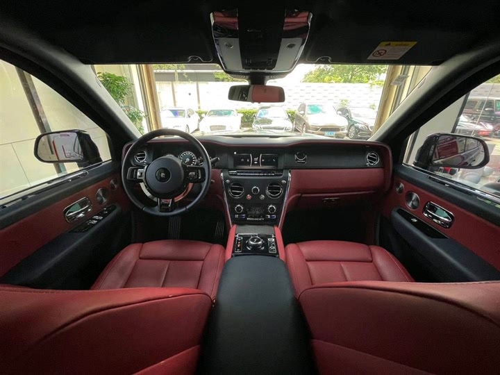 Фото 24 - Rolls-Royce Cullinan