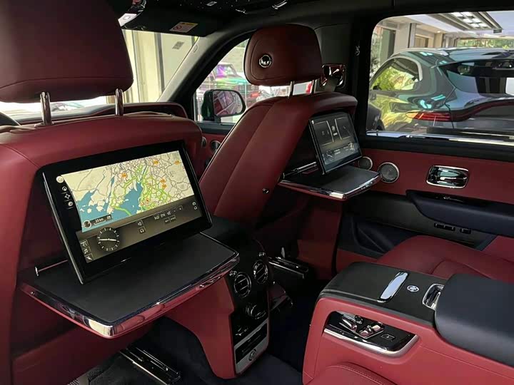 Фото 26 - Rolls-Royce Cullinan