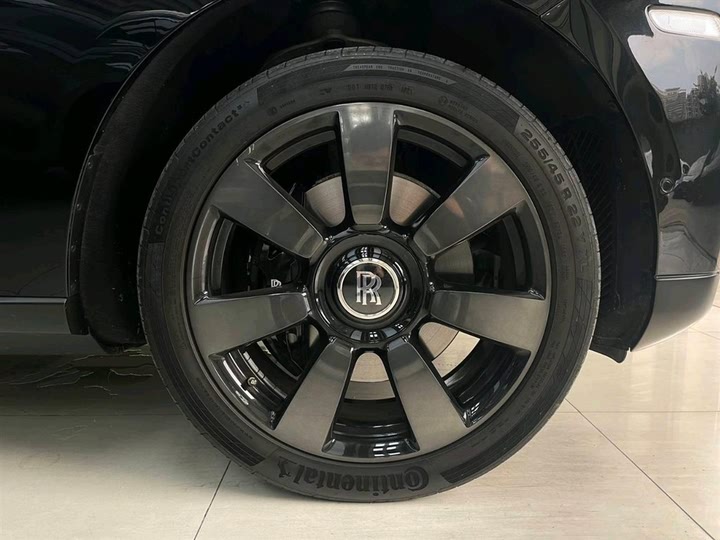 Фото 7 - Rolls-Royce Cullinan