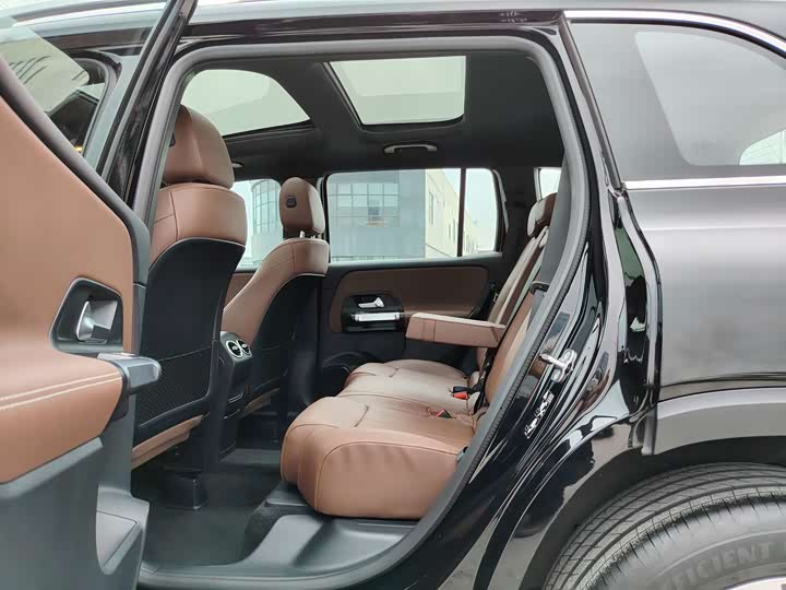 Фото 10 - Mercedes-Benz GLB-Class