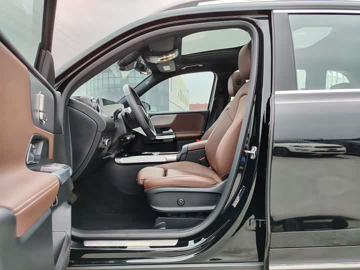 Фото 9 - Mercedes-Benz GLB-Class