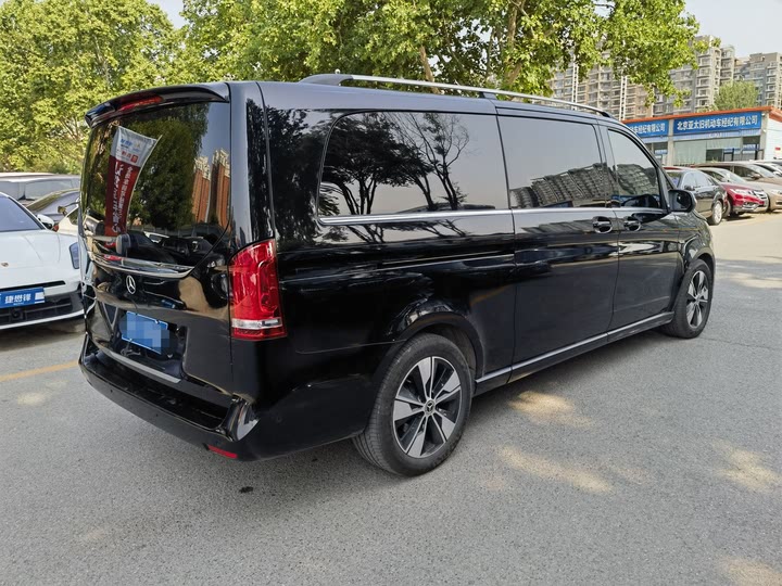 Фото 10 - Mercedes-Benz V-Class