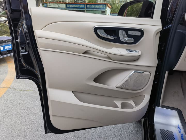 Фото 3 - Mercedes-Benz V-Class