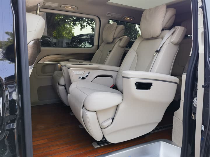 Фото 7 - Mercedes-Benz V-Class