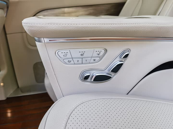 Фото 8 - Mercedes-Benz V-Class